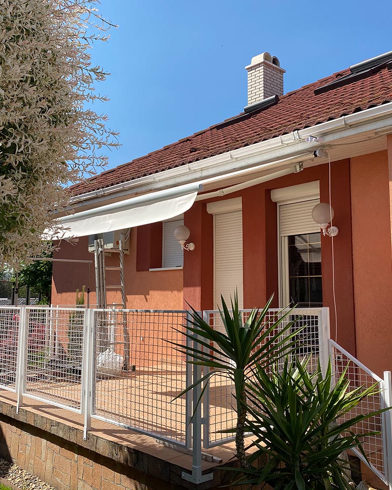 Napellenző  UV VÉDELEM, STÍLUS